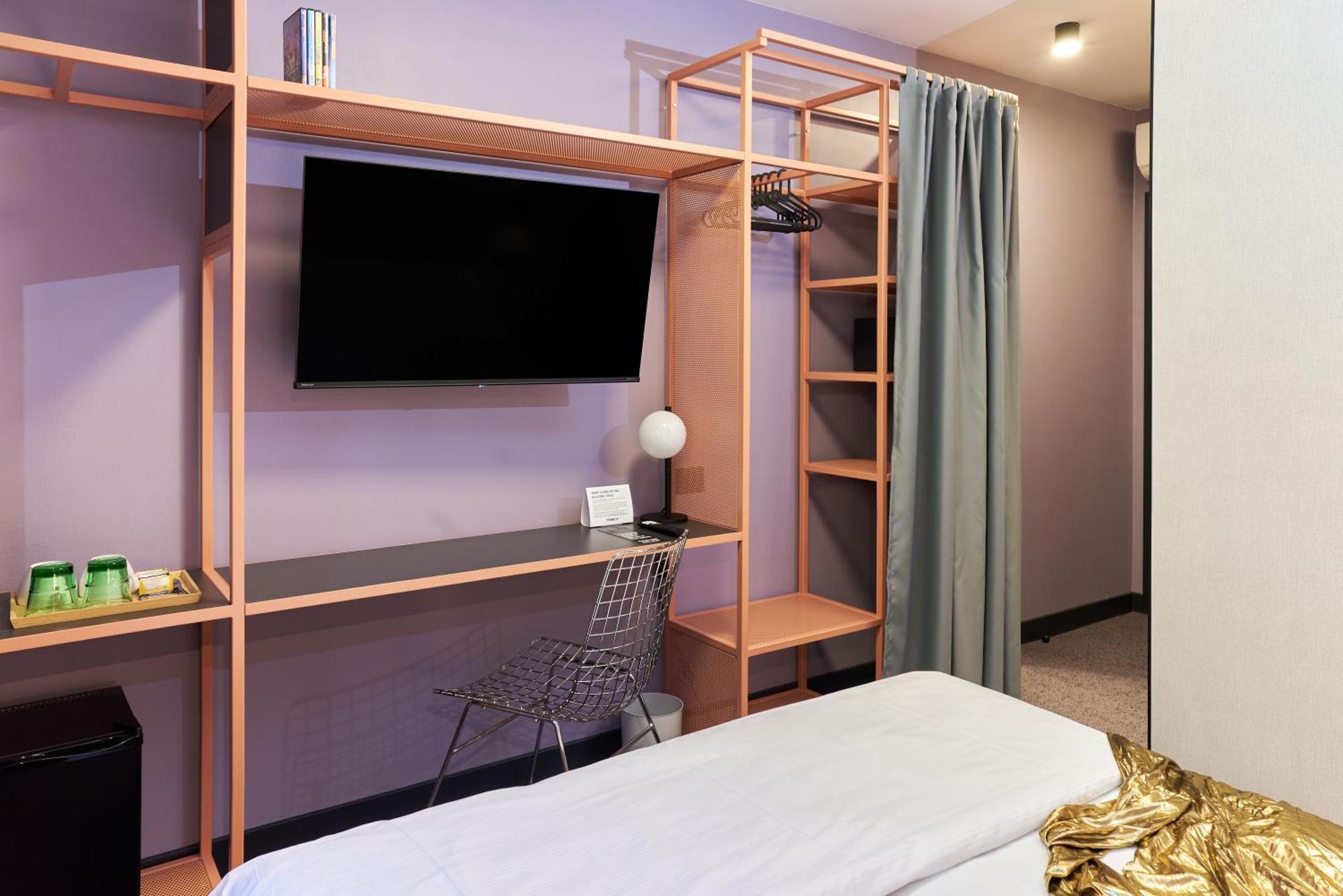 Swanky Hotel 3*